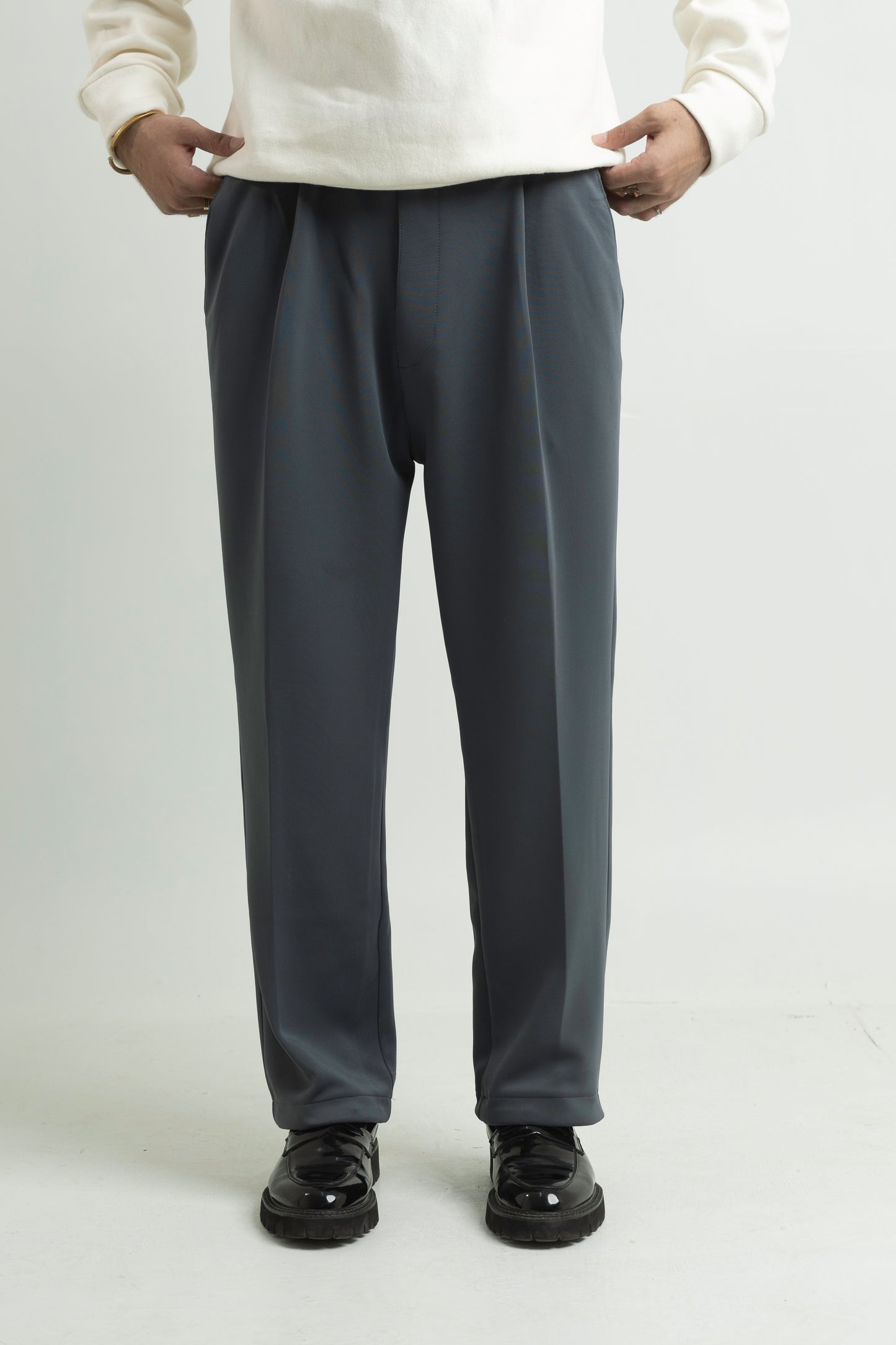 STRAIGHT-FIT PLEATED TROUSERS